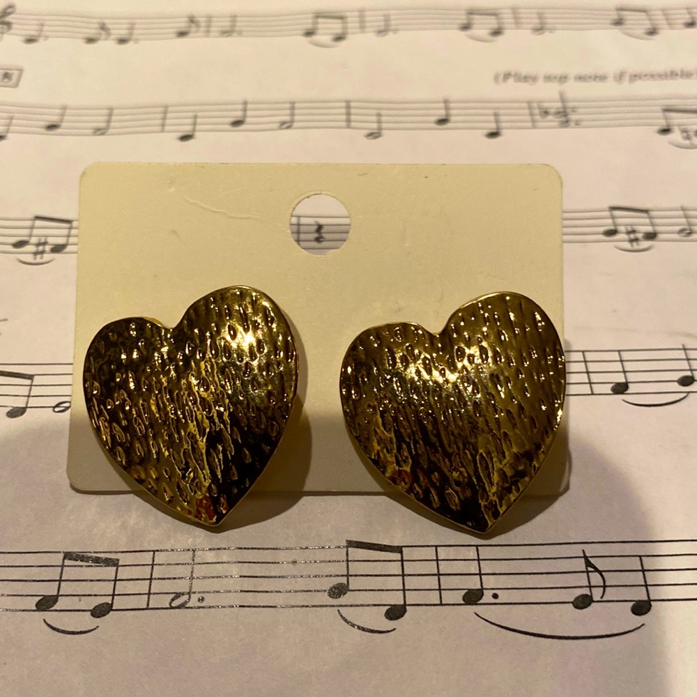 Gold Tone heart earrings - Picture 2 of 6